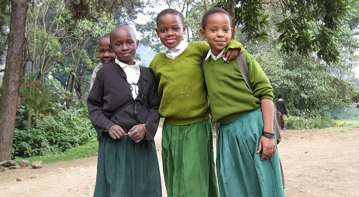 Tre skolepiger fra Tanzania
